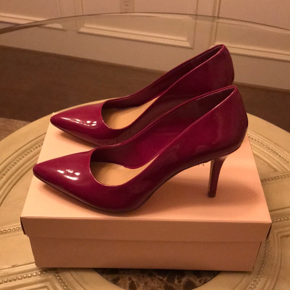 BCBGeneration Sz 6.5 Raspberry Patent Pump